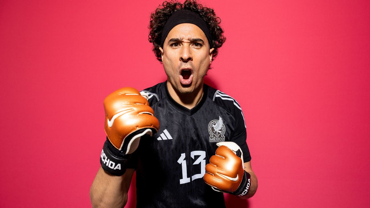 Ochoa posa para foto oficial do México na Copa do Mundo