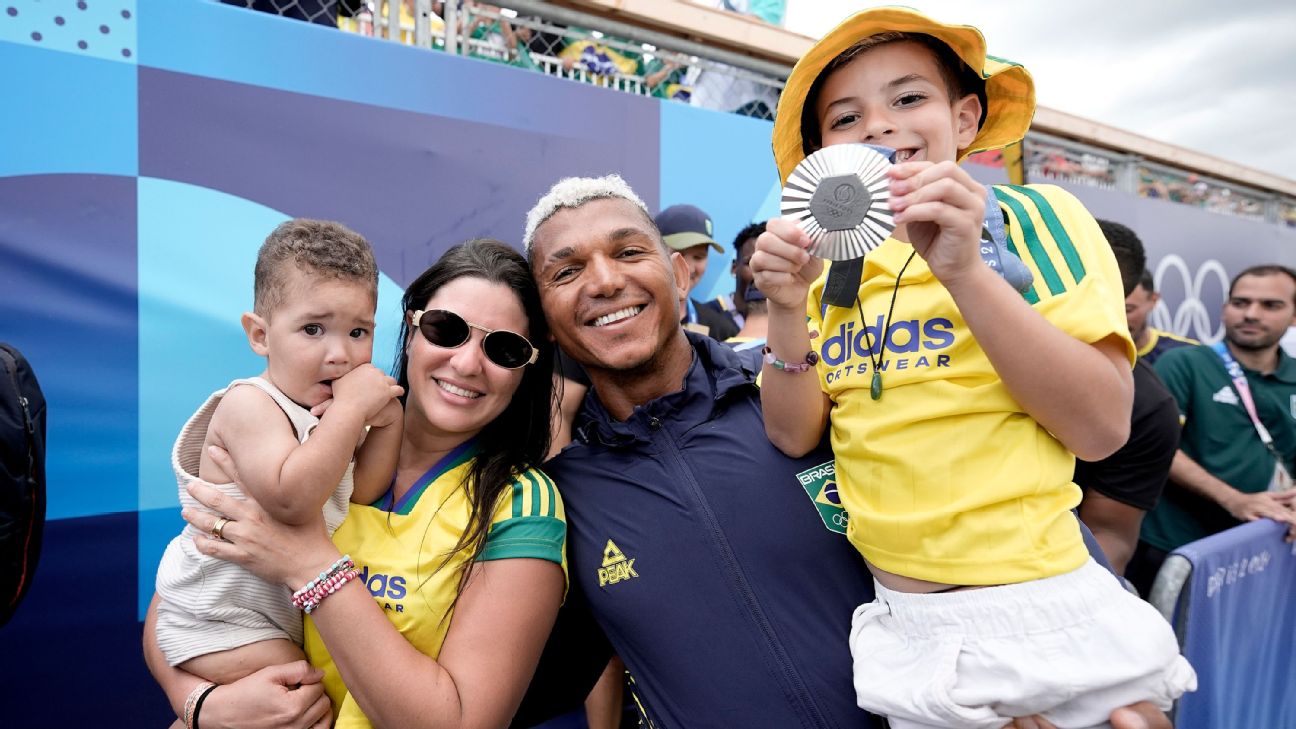 Isaquias Queiroz e a medalha danificada: decisão emocionante