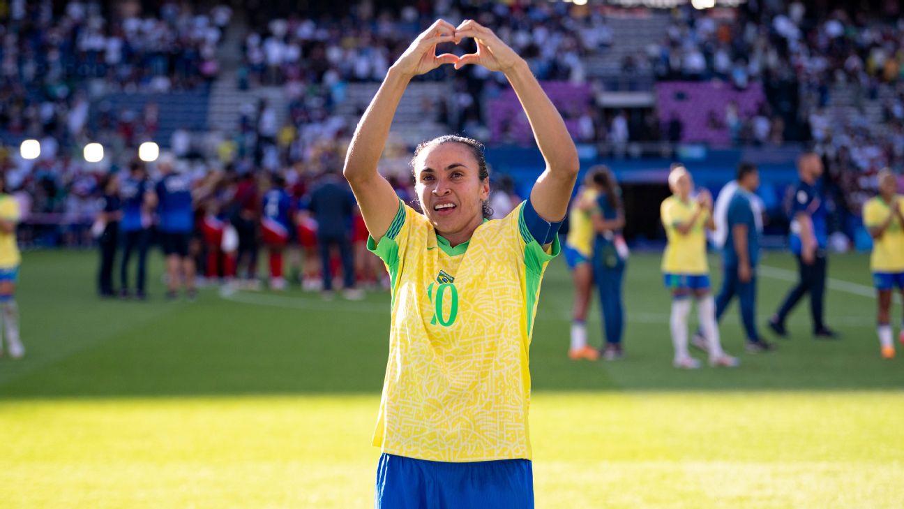Marta destaca orgulho do futebol feminino após medalha de prata