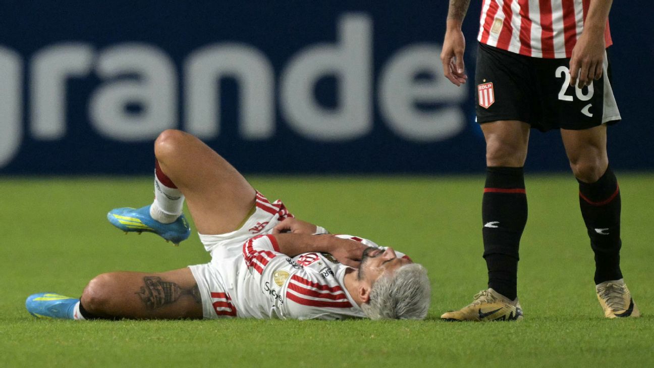 Arrascaeta sofreu fratura no empate do Flamengo por 1 a 1 contra o Estudiantes, na quarta-feira (29), pela Libertadores