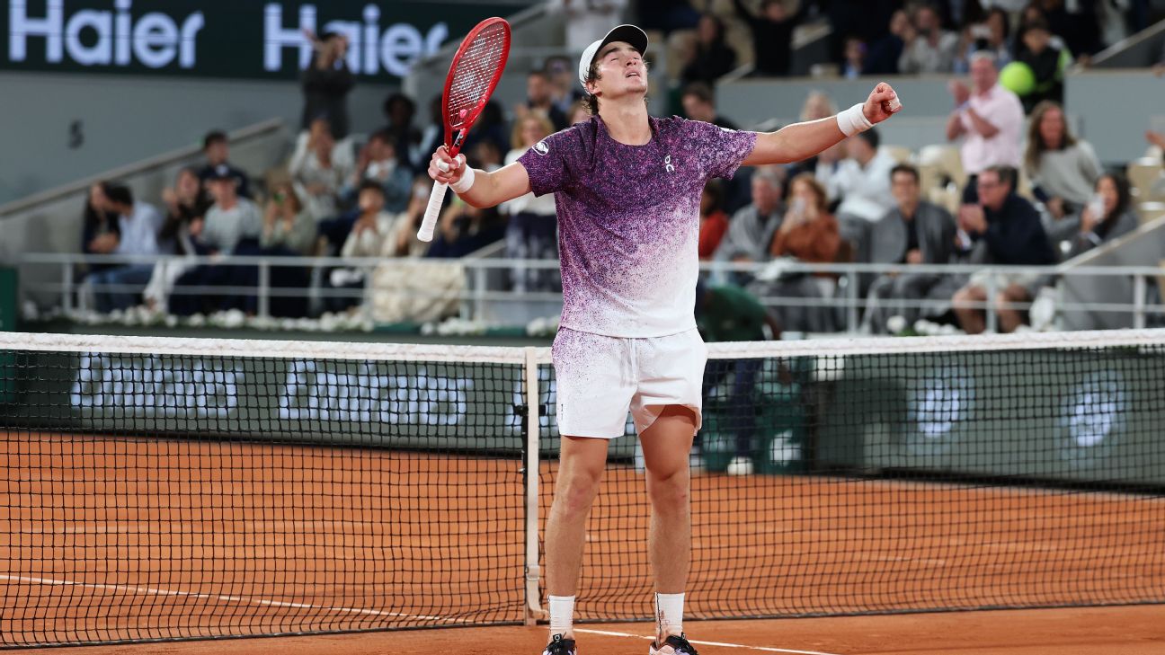 João Fonseca avança às quartas em Roland Garros após vitória histórica