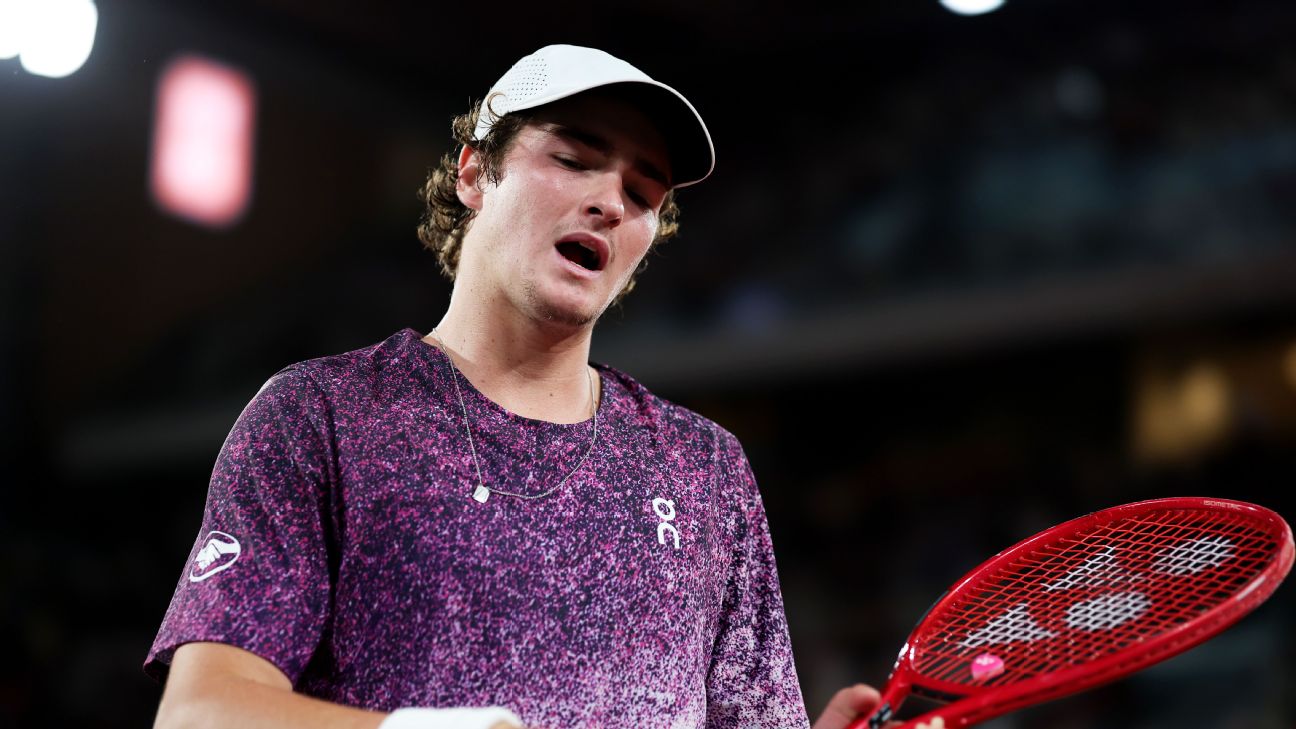 João Fonseca é derrotado por Mensik e sai do Roland Garros