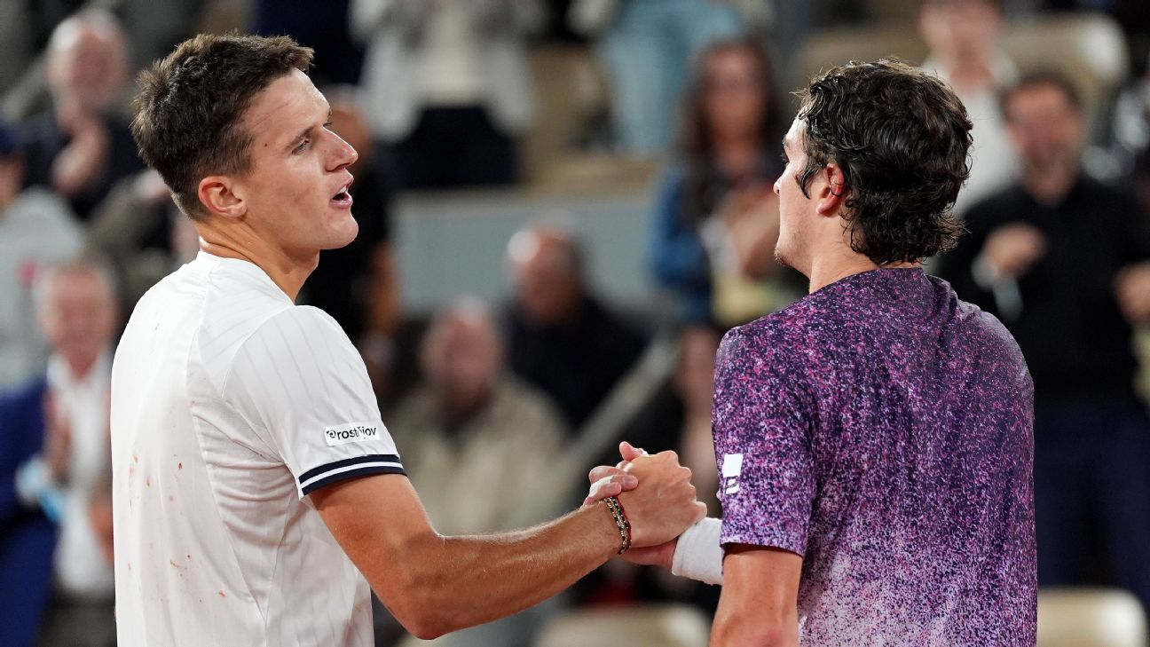 Jakub Mensik elogia João Fonseca após vitória em Roland Garros
