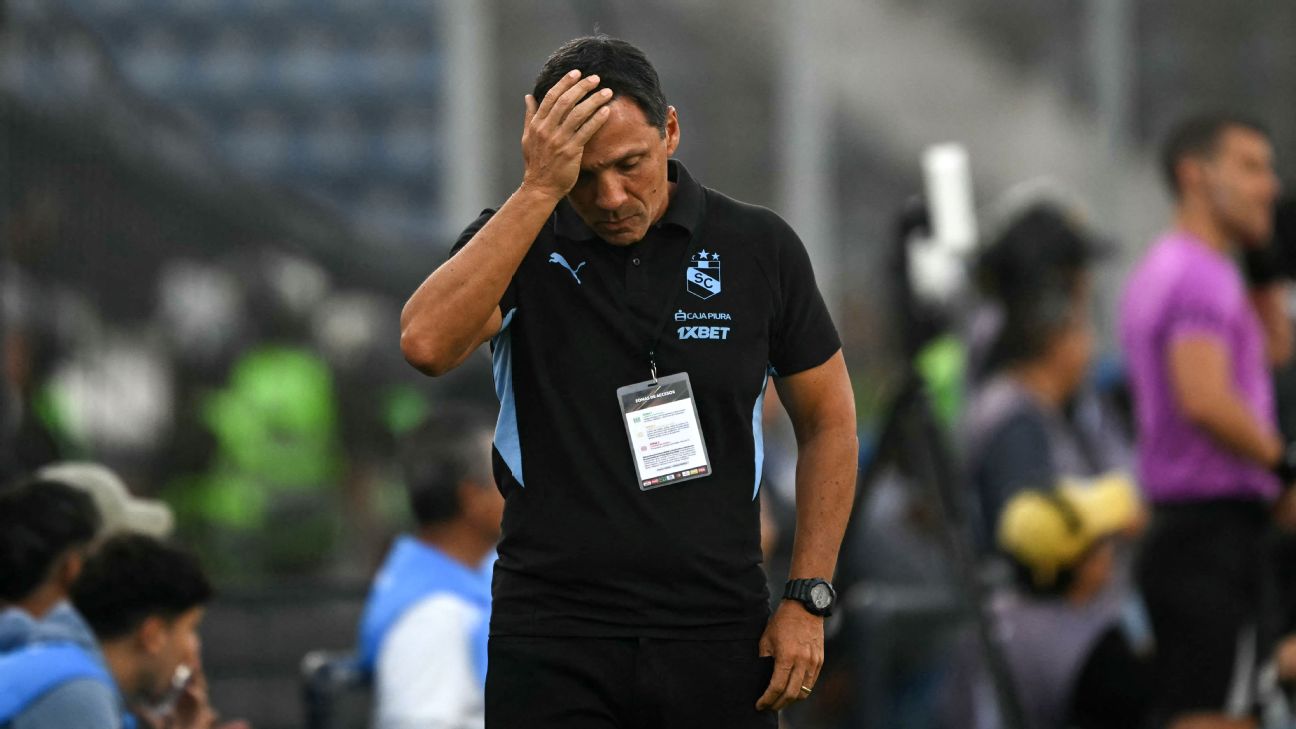 Sporting Cristal demite Zé Ricardo e contrata Barcos na Sul-Americana