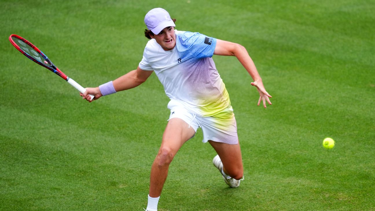 João Fonseca em Wimbledon: Desempenho e Desafios na Grama