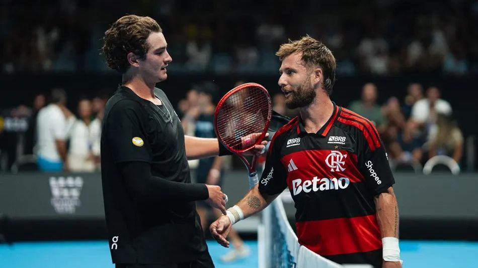 João Fonseca vence Moutet em jogo com camisa do Flamengo