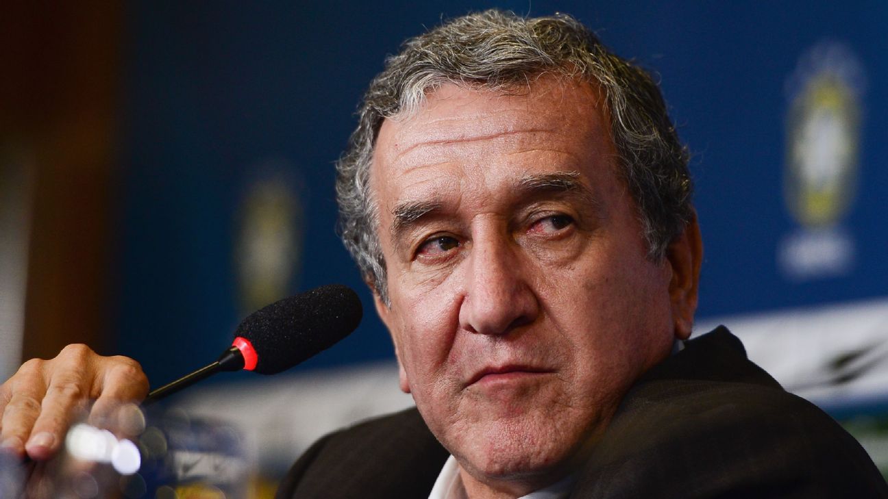 Carlos Alberto Parreira recebe alta após três meses internado